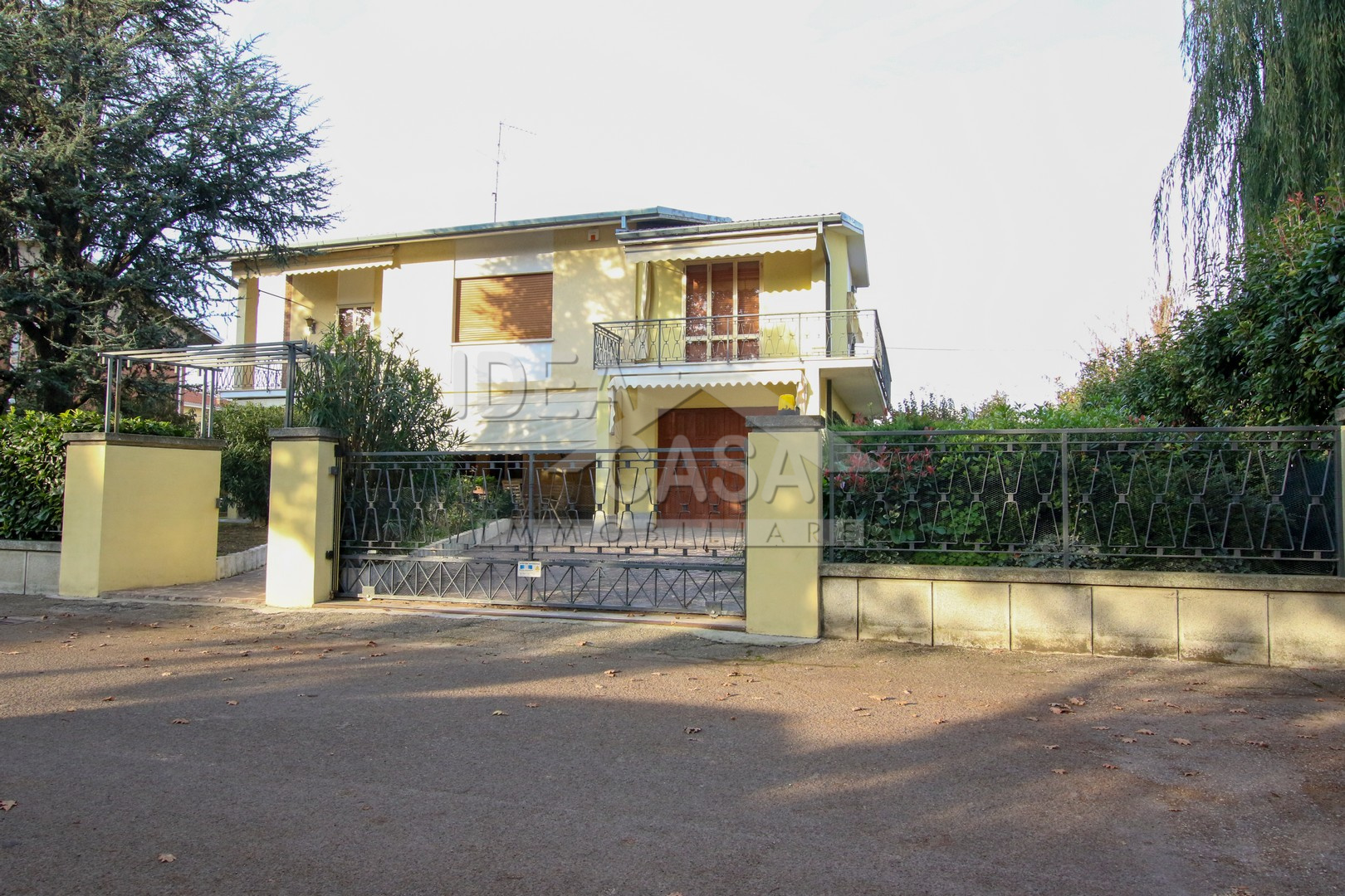 VILLA SINGOLA CON AMPIO GIARDINO – RIF.027 – MIRANDOLA